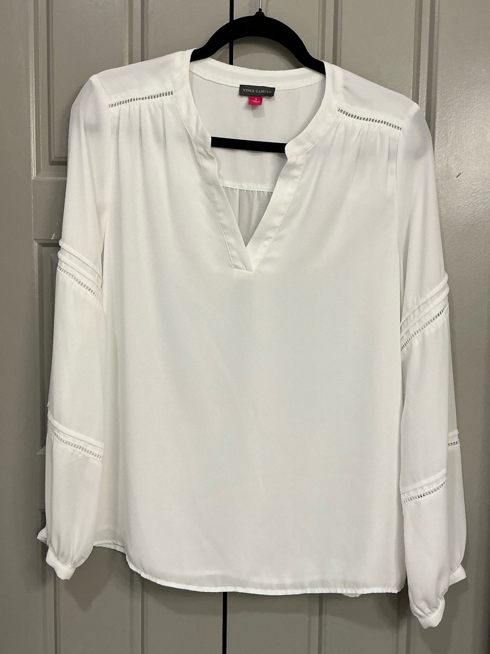 Vince Camuto White V-Neck Long Sleeve Blouse Size Small Like New